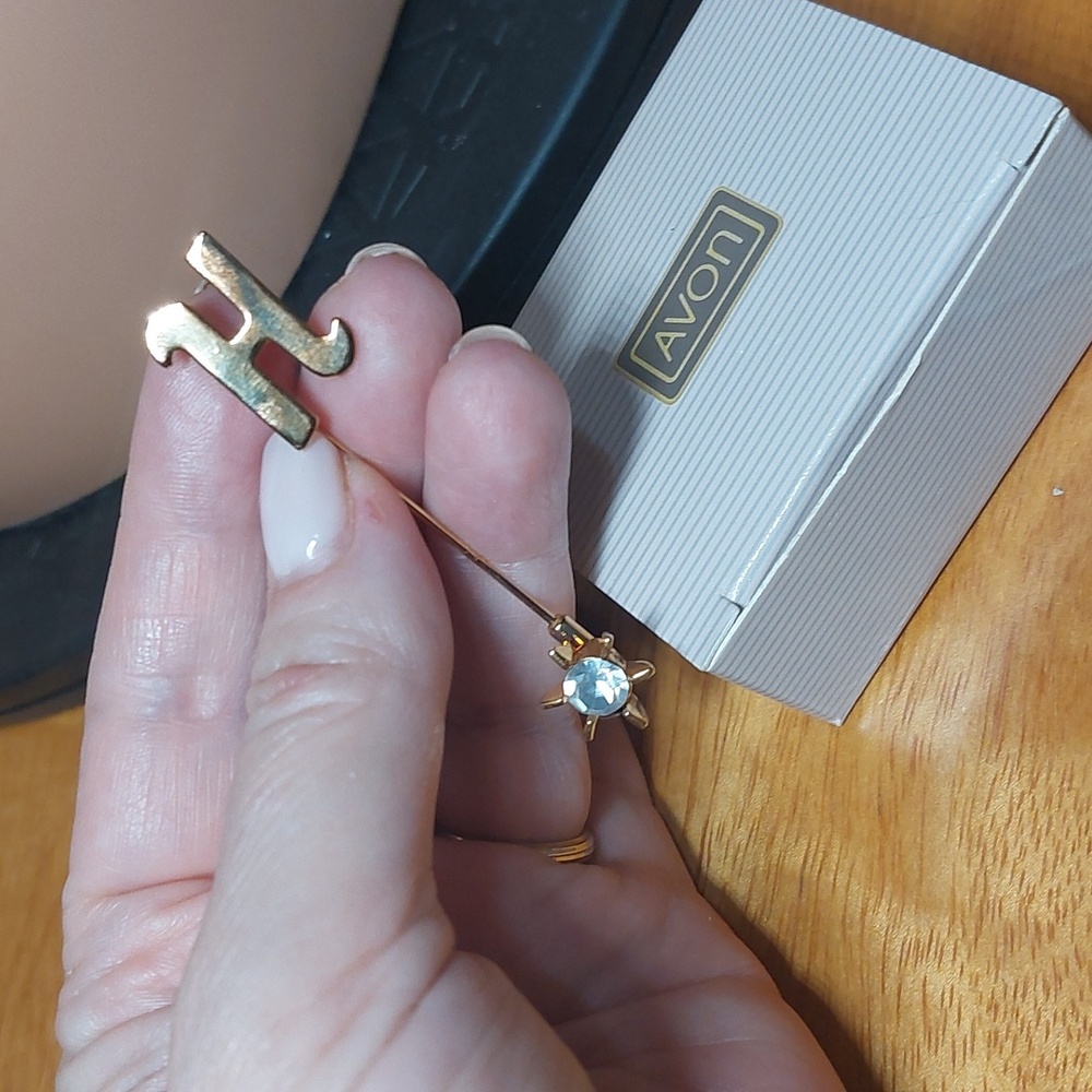 Avon 1989 Vintage initial H Stick Pin Goldtone In Box